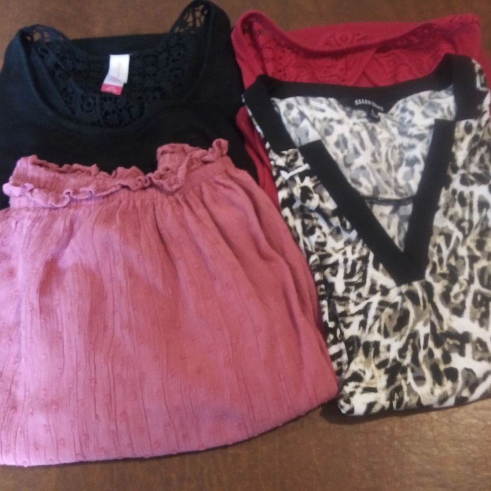 Women's bundle of 4 large tops